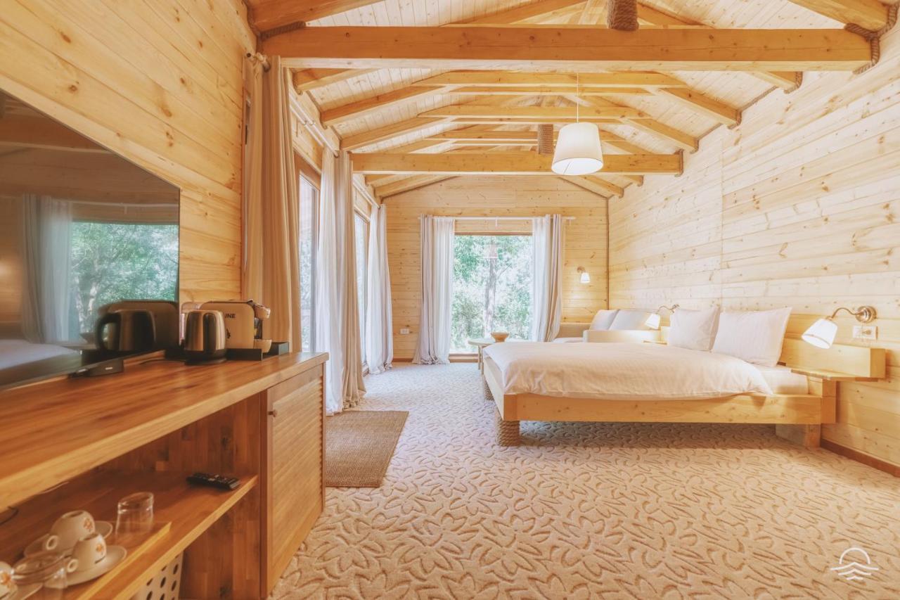 Zaga Zaga Sat Hotel Tecuci Bagian luar foto