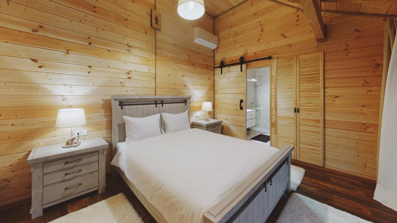 Zaga Zaga Sat Hotel Tecuci Bagian luar foto