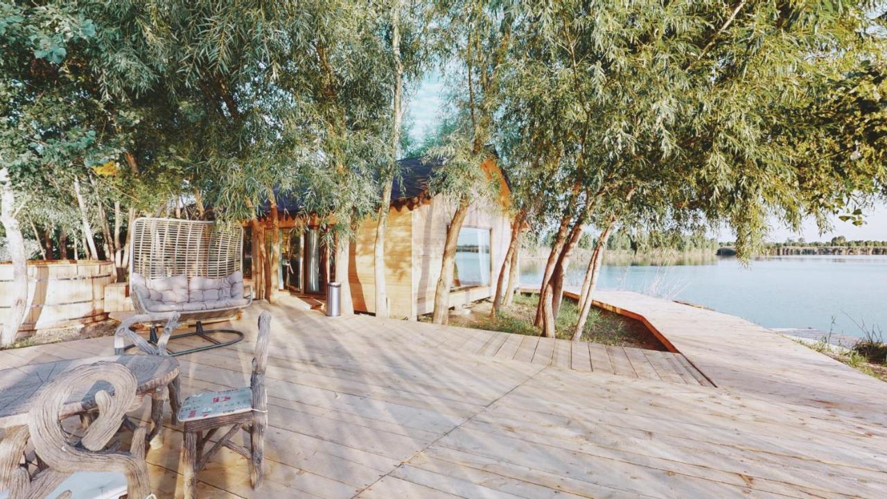 Zaga Zaga Sat Hotel Tecuci Bagian luar foto