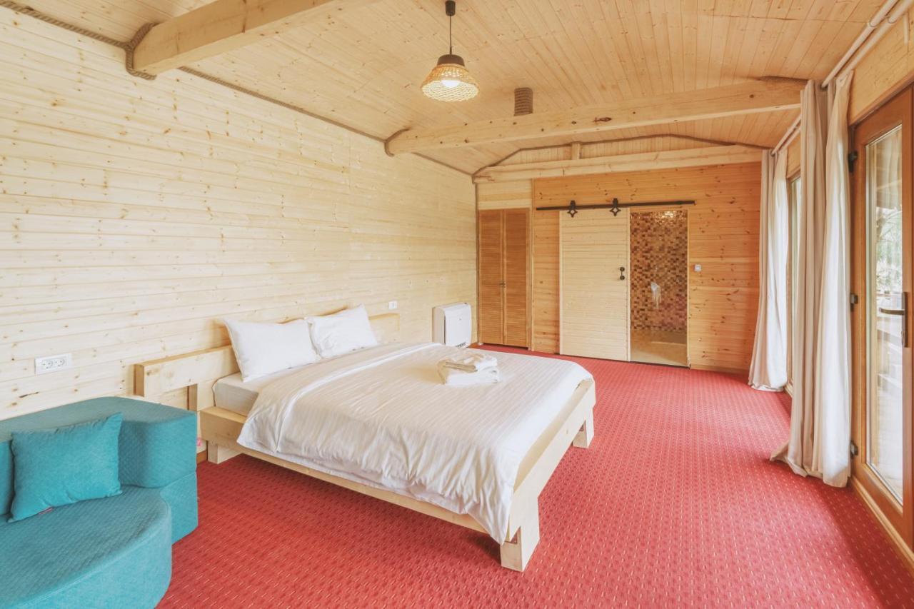 Zaga Zaga Sat Hotel Tecuci Bagian luar foto