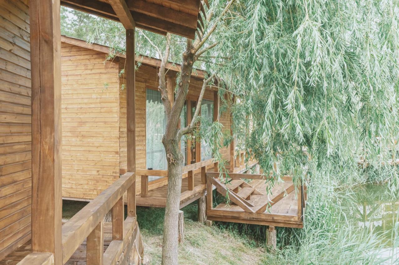 Zaga Zaga Sat Hotel Tecuci Bagian luar foto