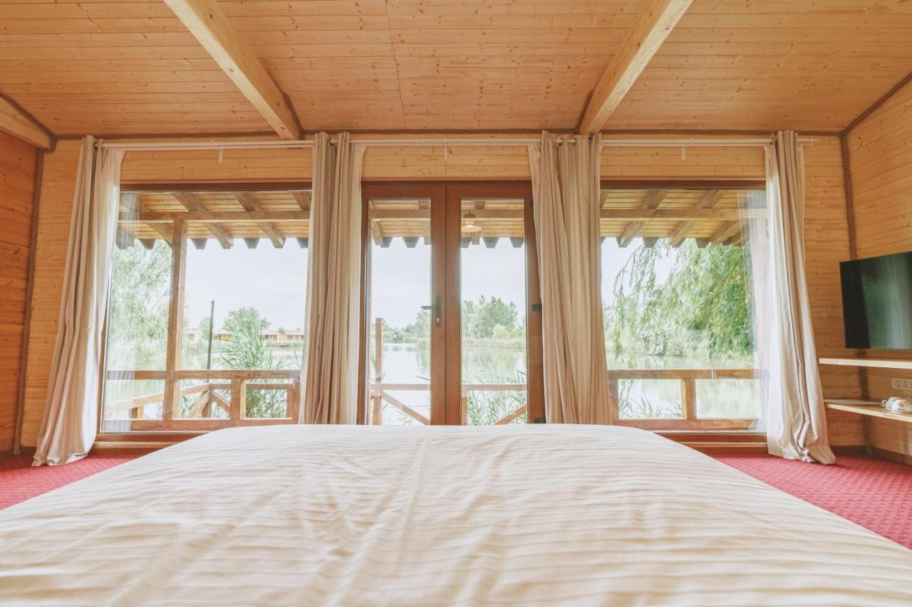 Zaga Zaga Sat Hotel Tecuci Bagian luar foto