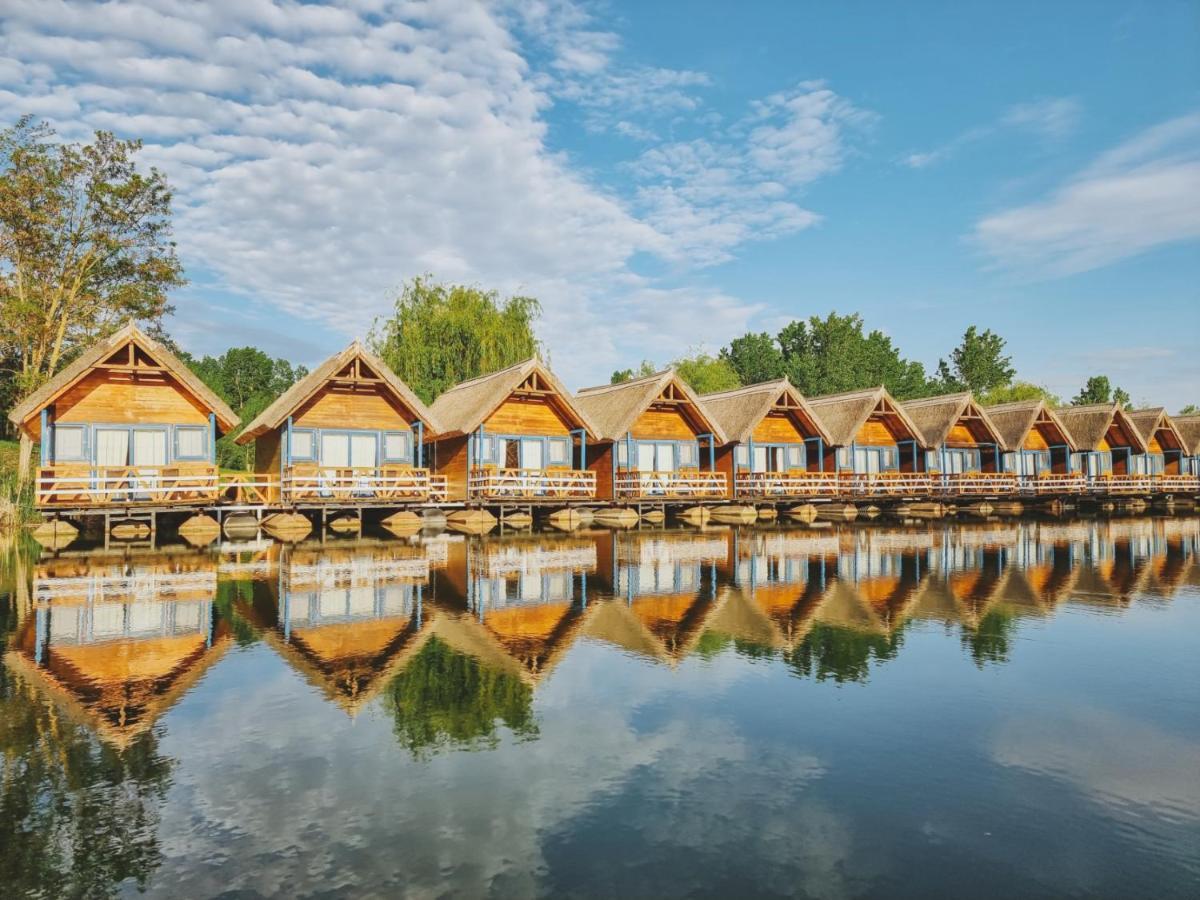 Zaga Zaga Sat Hotel Tecuci Bagian luar foto