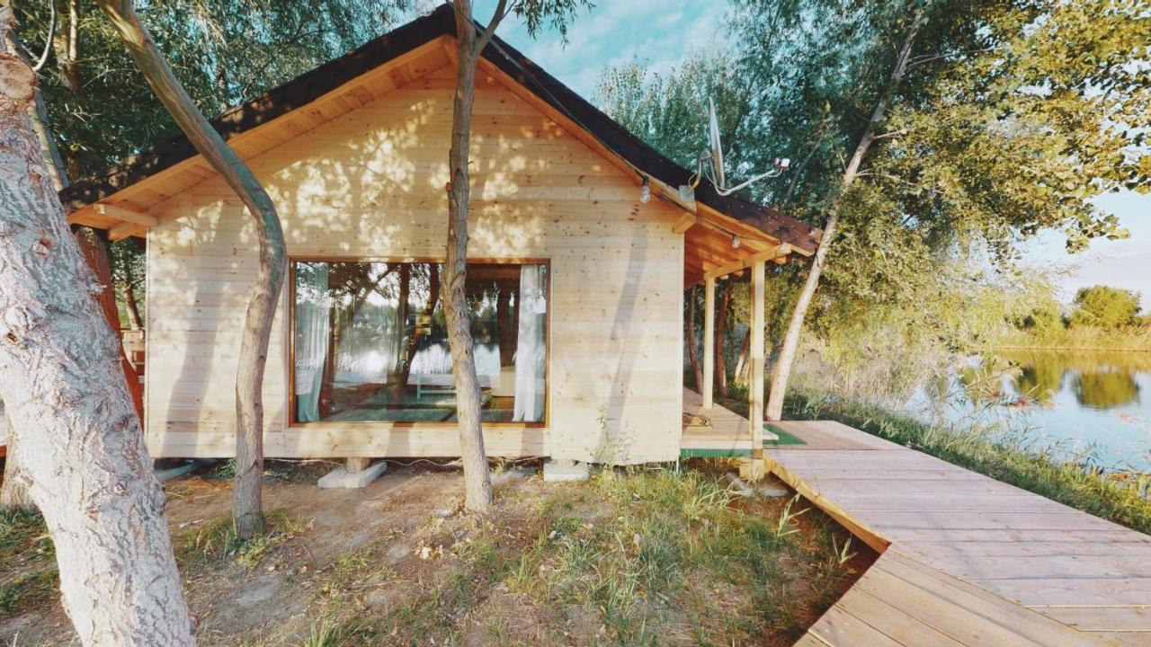 Zaga Zaga Sat Hotel Tecuci Bagian luar foto