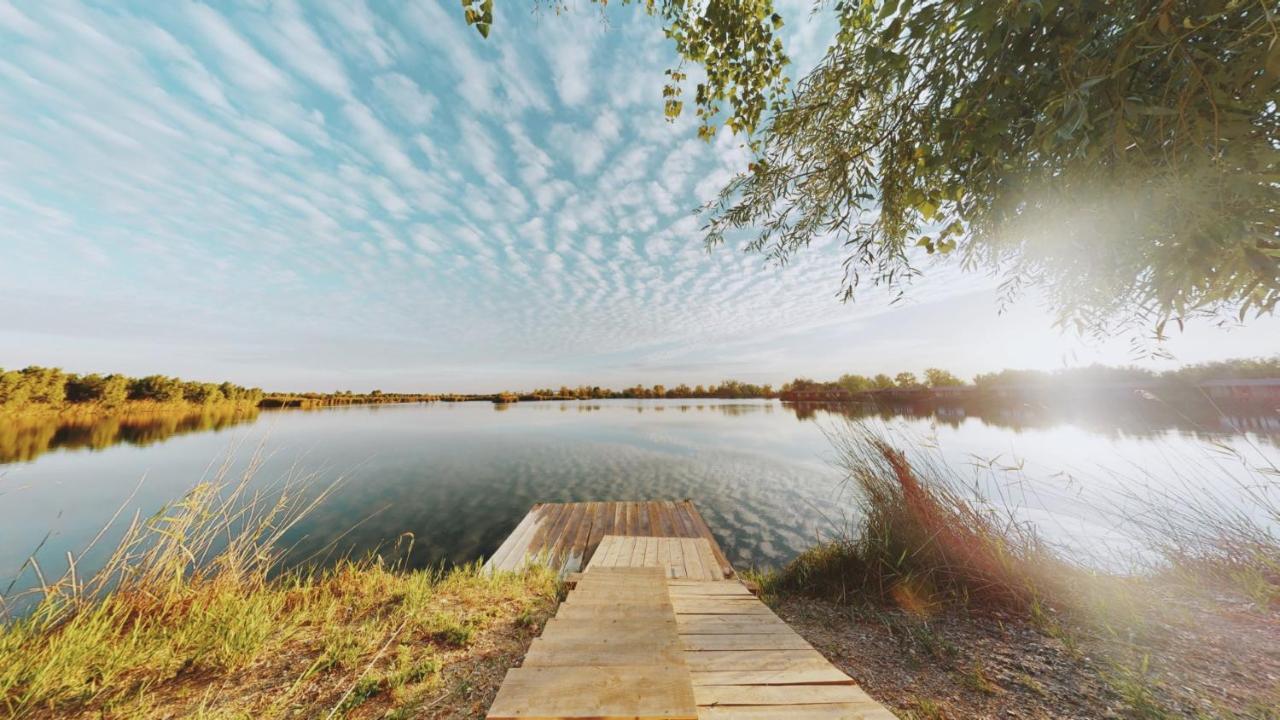 Zaga Zaga Sat Hotel Tecuci Bagian luar foto