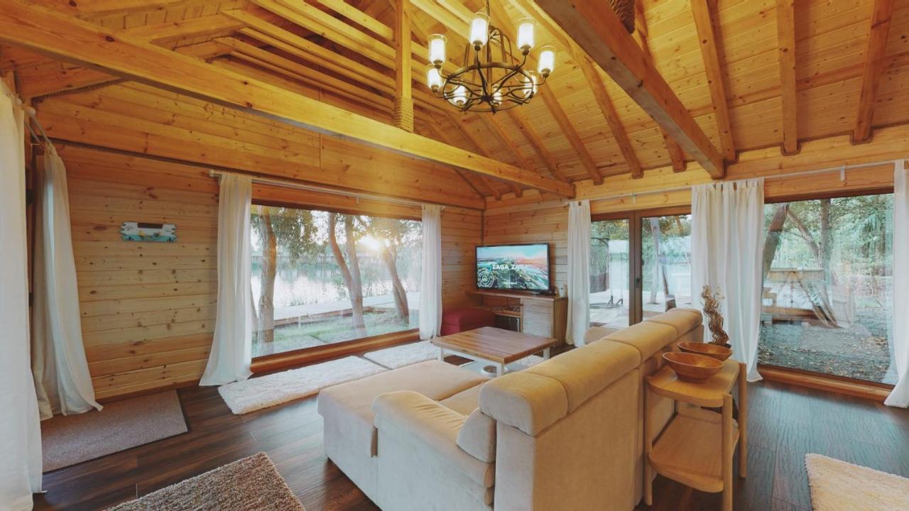 Zaga Zaga Sat Hotel Tecuci Bagian luar foto