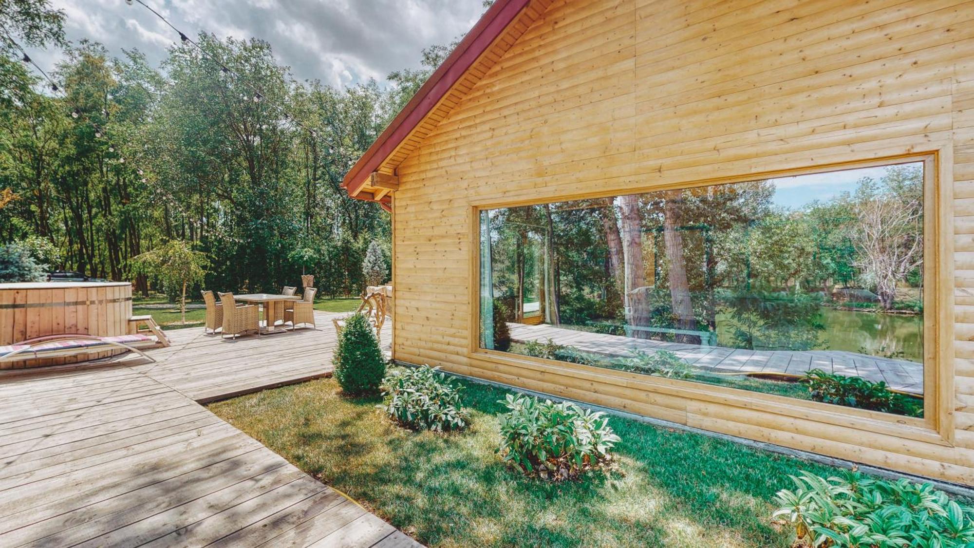 Zaga Zaga Sat Hotel Tecuci Bagian luar foto