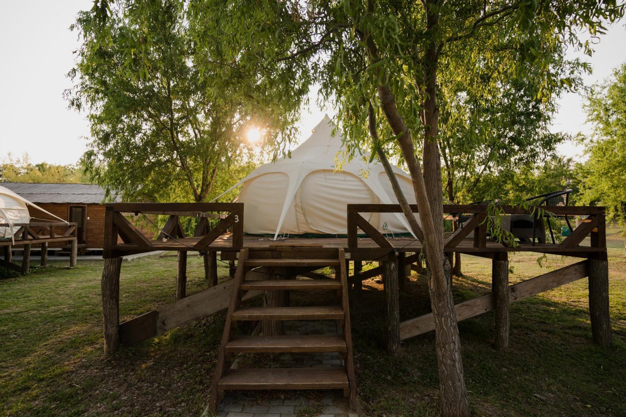 Zaga Zaga Sat Hotel Tecuci Bagian luar foto