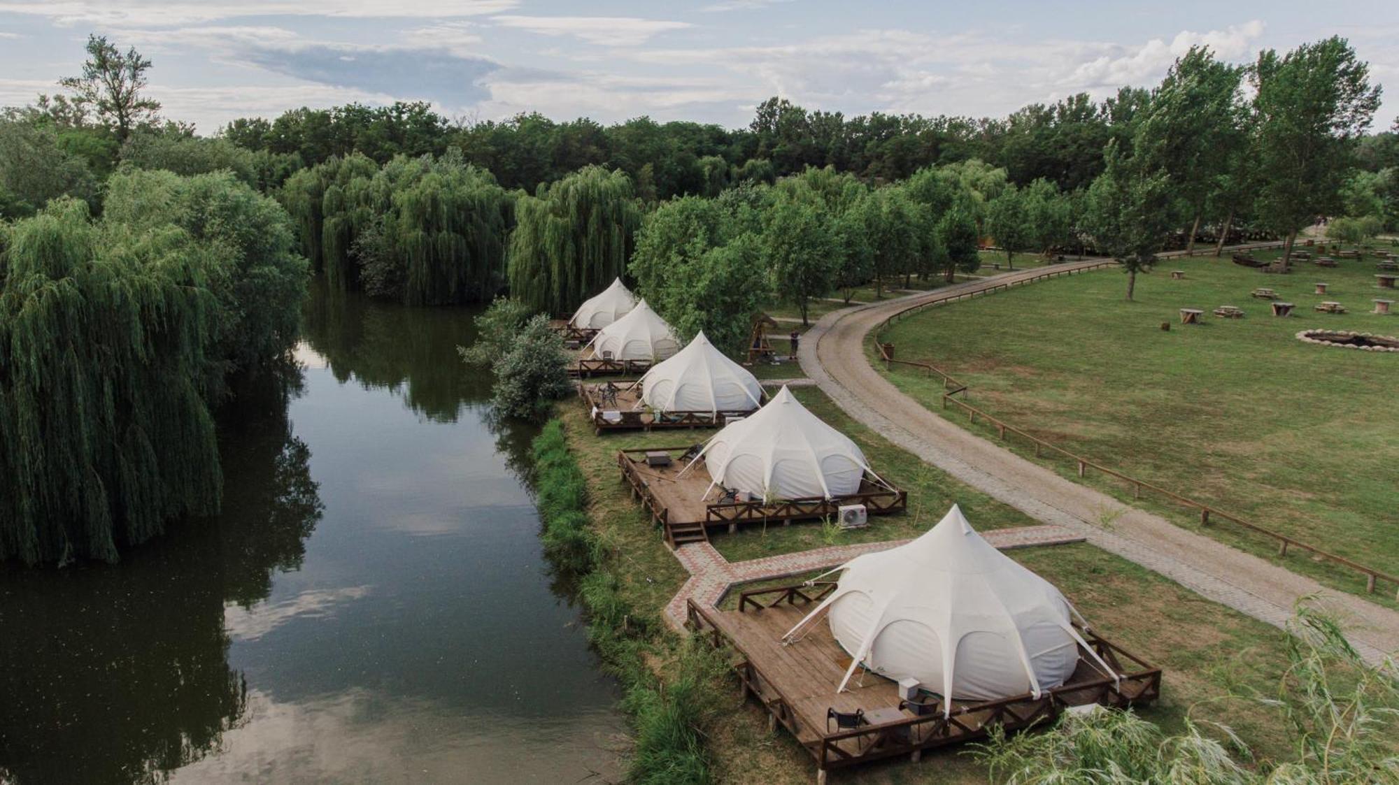 Zaga Zaga Sat Hotel Tecuci Bagian luar foto