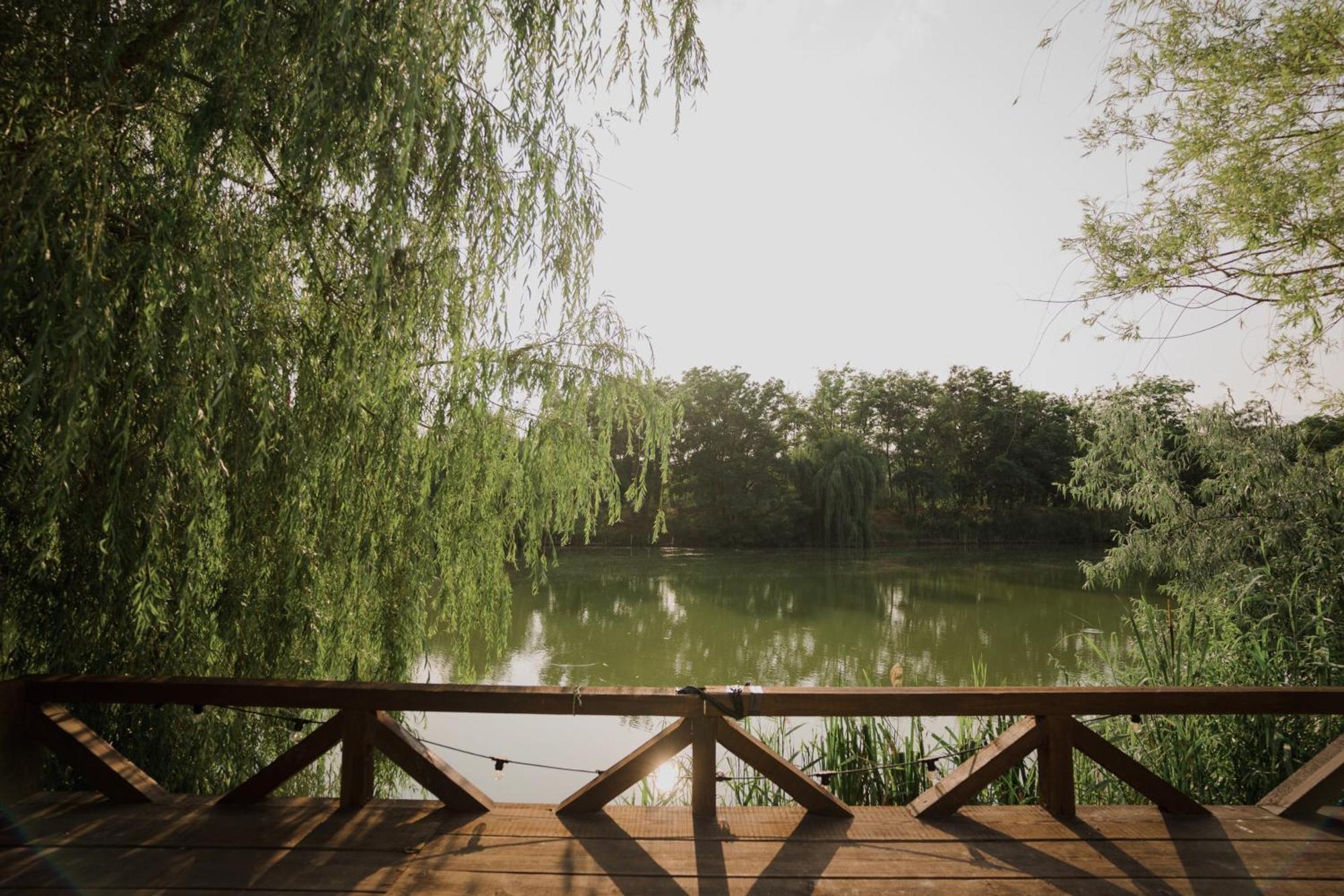 Zaga Zaga Sat Hotel Tecuci Bagian luar foto