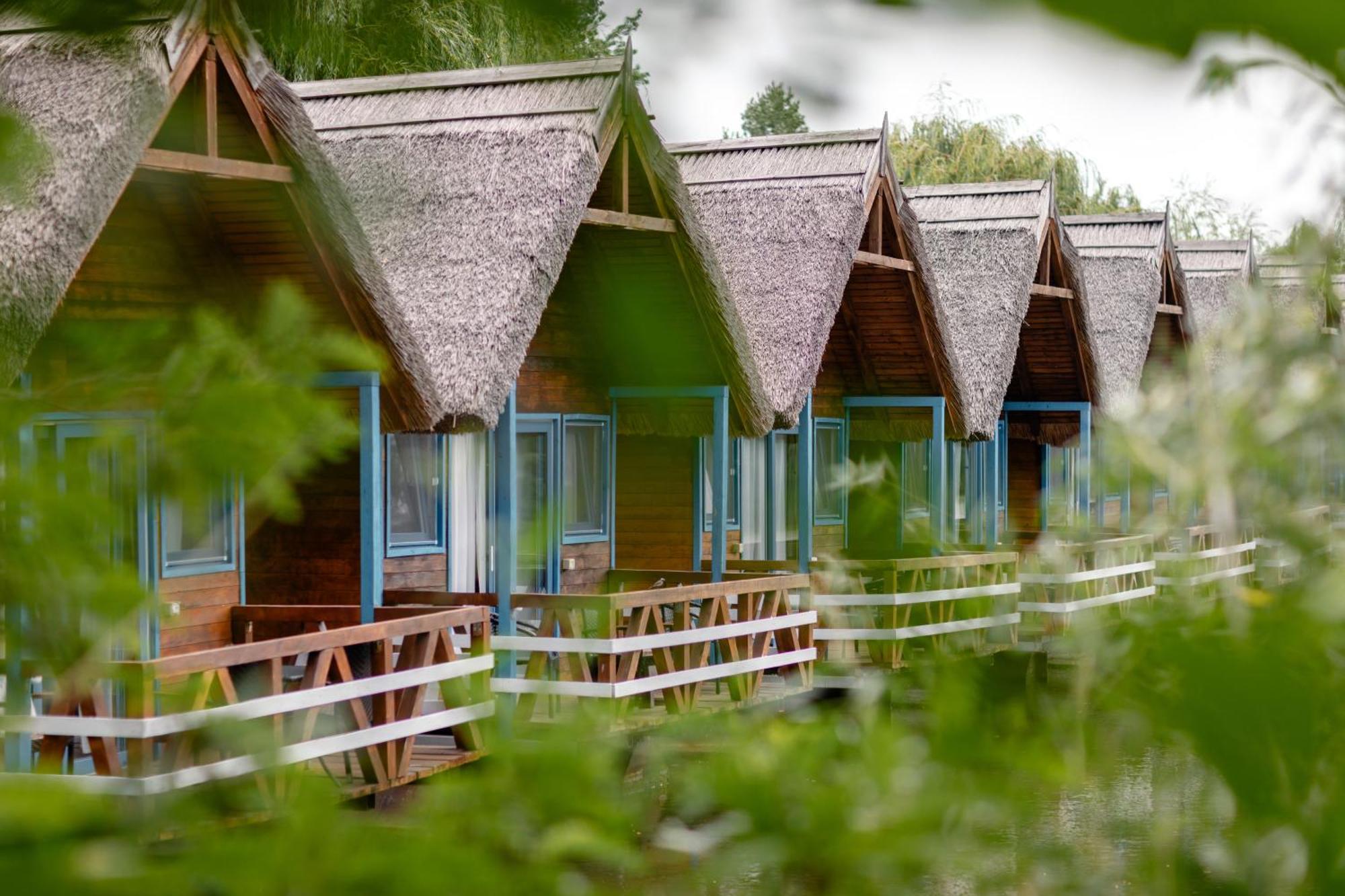 Zaga Zaga Sat Hotel Tecuci Bagian luar foto