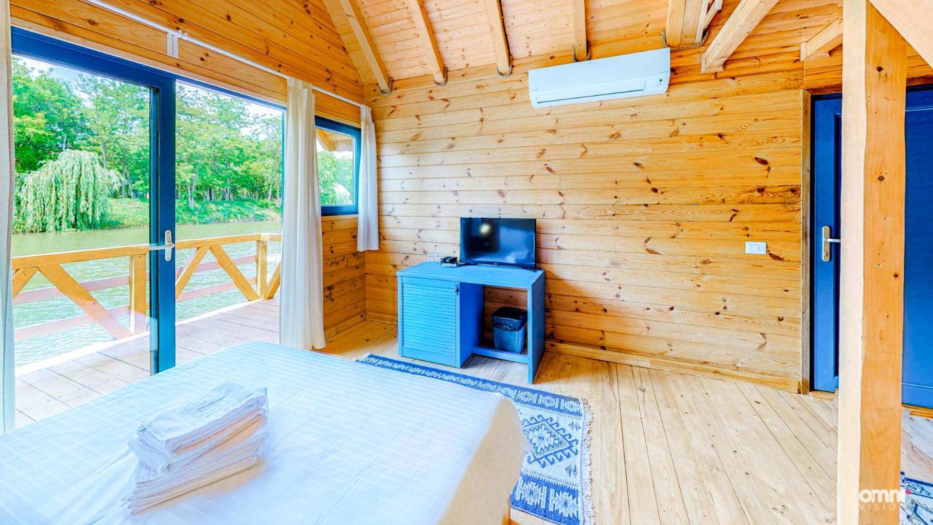 Zaga Zaga Sat Hotel Tecuci Bagian luar foto