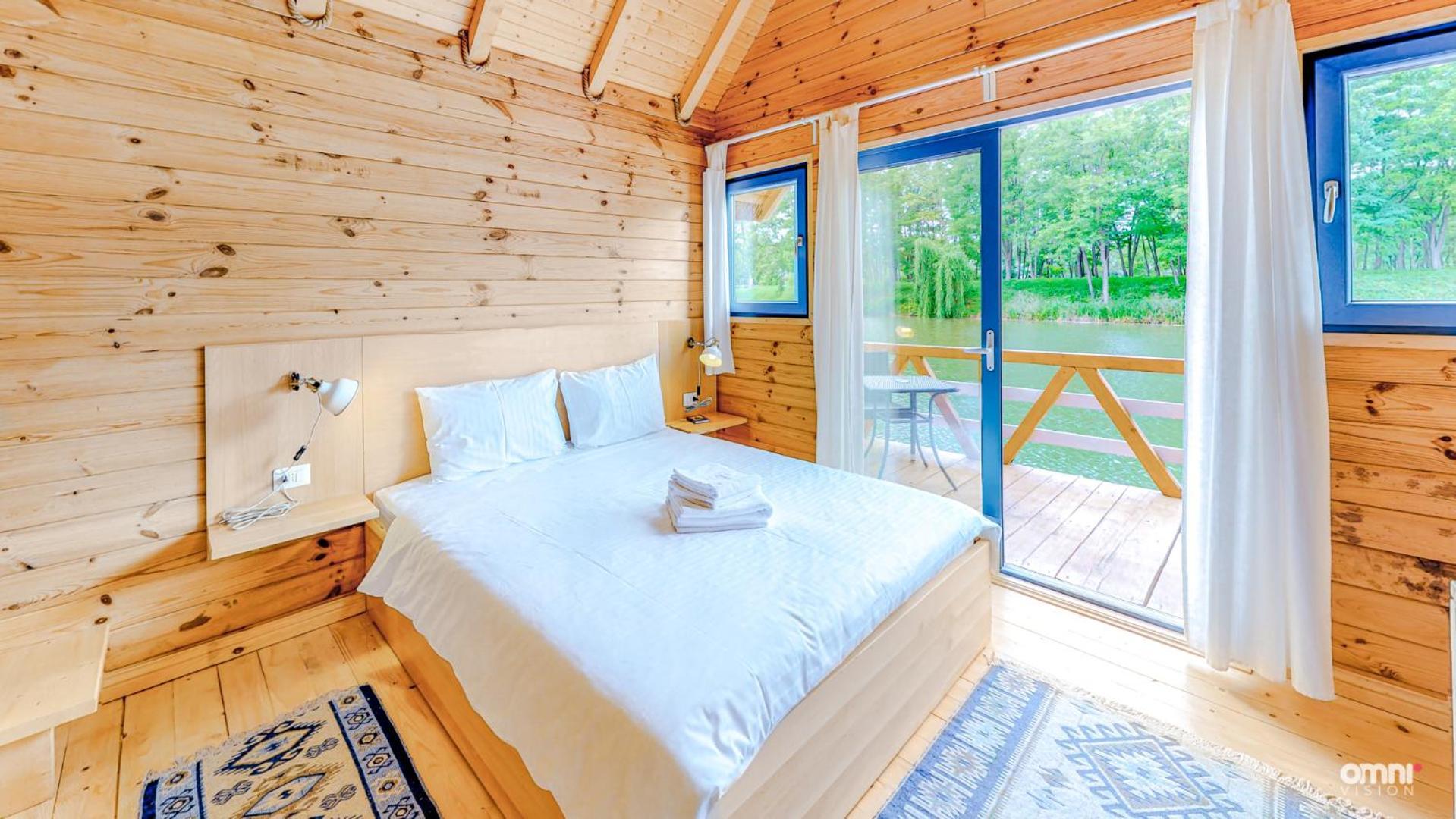 Zaga Zaga Sat Hotel Tecuci Bagian luar foto