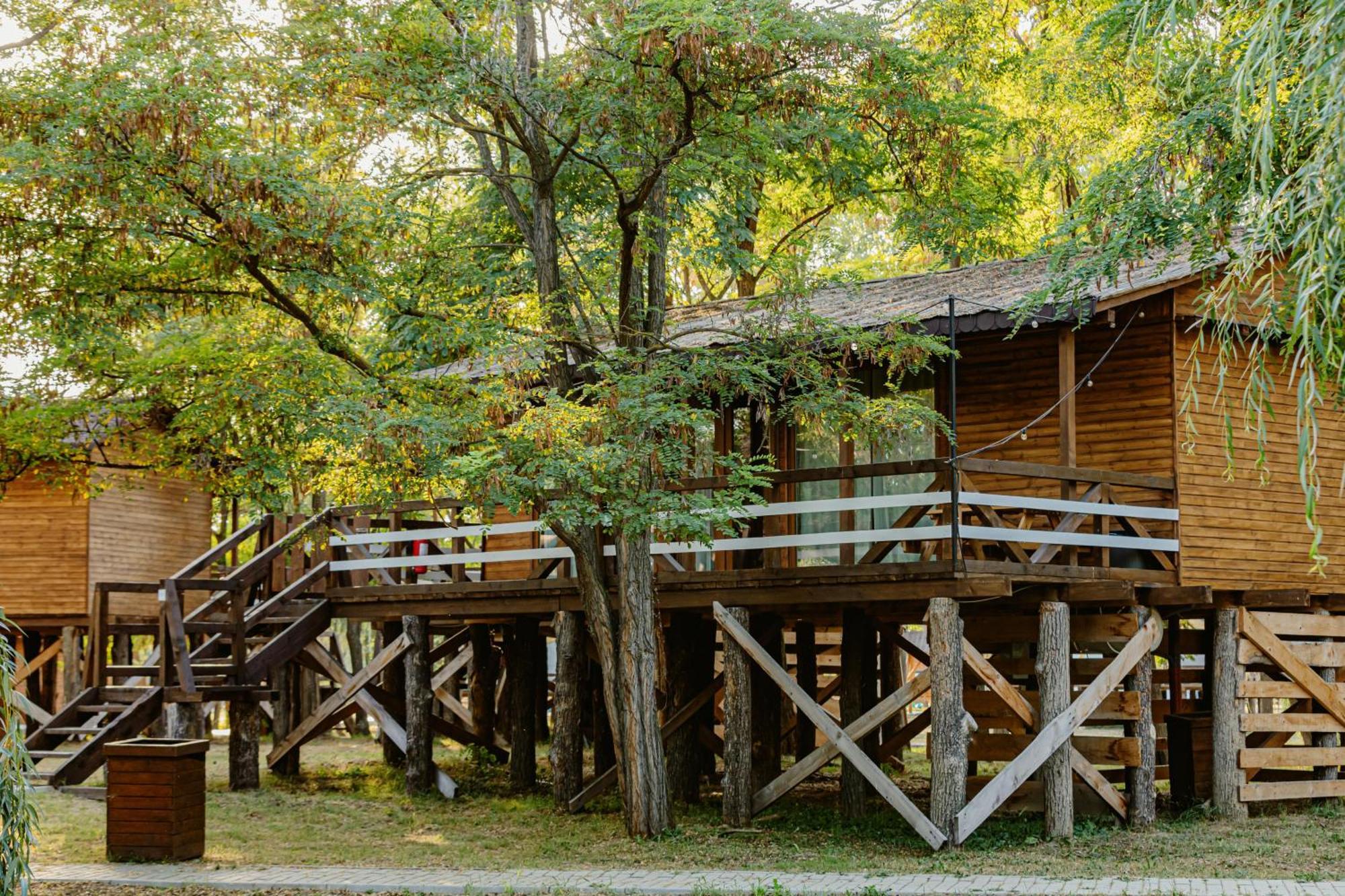 Zaga Zaga Sat Hotel Tecuci Bagian luar foto
